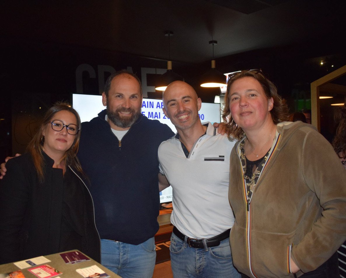 A droite, Sylvie Chevrier (Au cœur de votre organisation), aux côtés d’Eddy Abreu (La Broche du Boucher), Eddy Demarbaix (IAD) et une représentante du groupe AXA