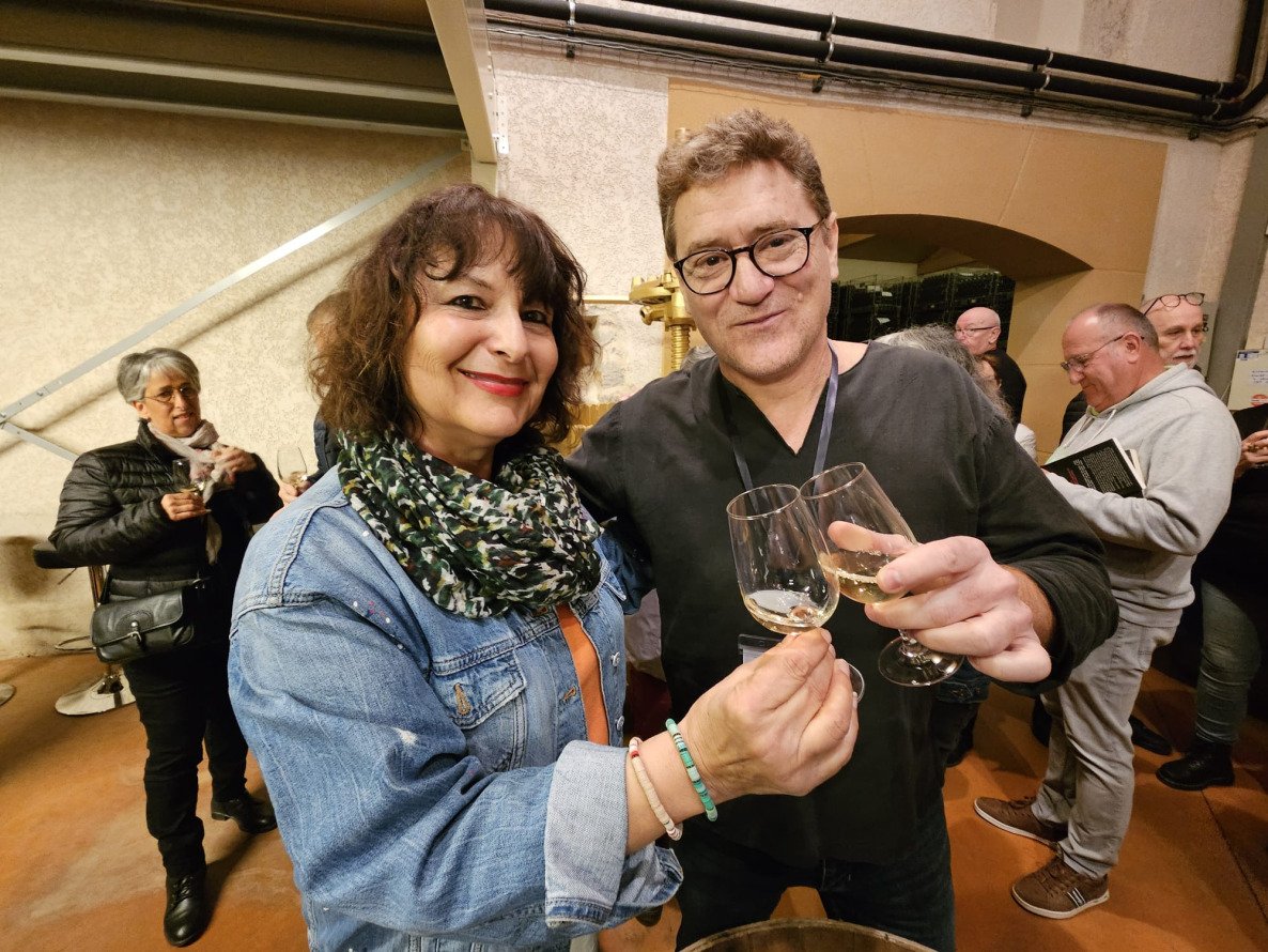 Trinquer avec le charmant et talentueux Nicolas Lebel, c'est sympa, non ? Tchin à son succès !