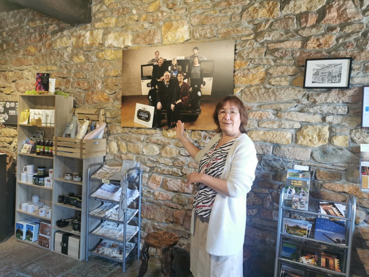 Madame "Luquet" présente ses aînés. Merci pour tout Christine !