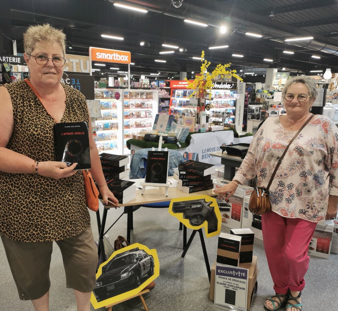 Deux personnes fans de polars, elles se partageront mon roman avec plaisir.